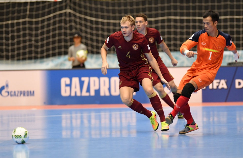 Việt Nam 0-7 Nga: Chênh lệch đẳng cấp - 8
Thủ môn Đình Thuận làm việc khá vất vả từ đầu trận