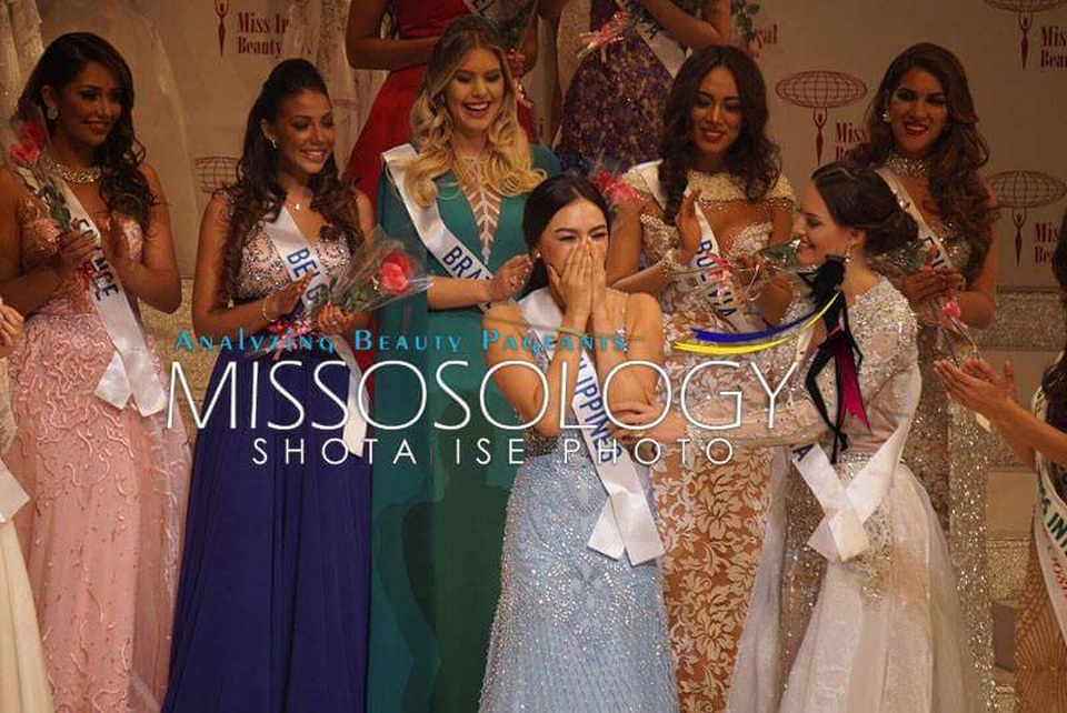 Người đẹp Philippines đăng quang Hoa hậu quốc tế 2016 - 2
Người đẹp Kylie Verzosa đến từ Philippines nghẹn ngào khi biết mình là người chiến thắng.