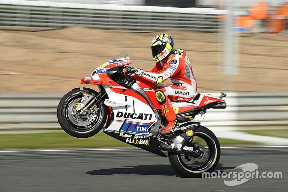Jorge Lorenzo chiến thắng trong ngày chia tay Yamaha - 13 Jorge Lorenzo chiến thắng trong ngày chia tay Yamaha - 13