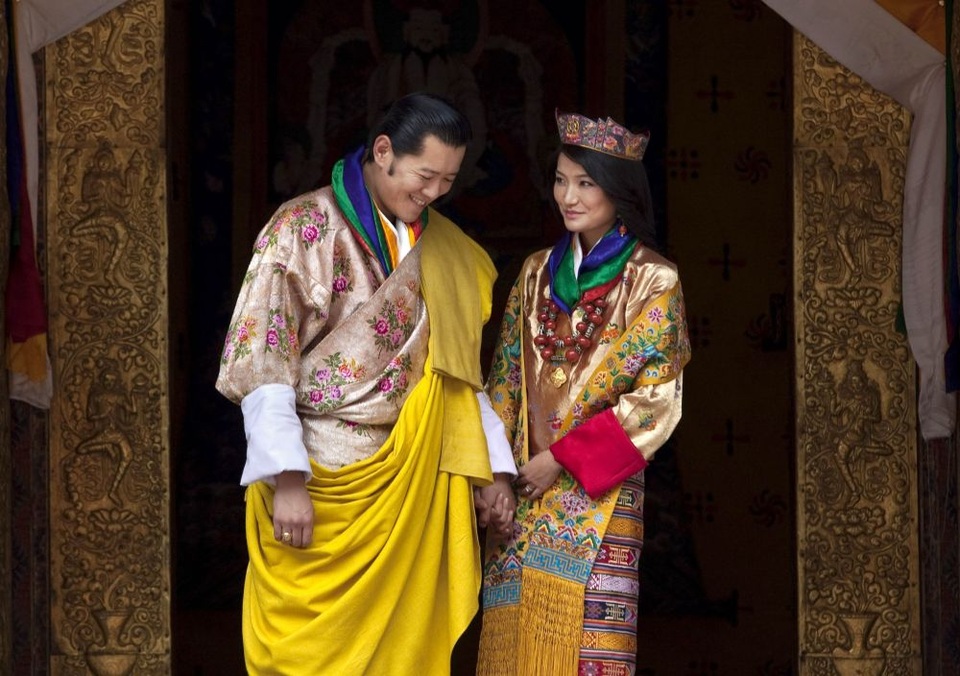 Những "bóng hồng" nổi tiếng phía sau các nguyên thủ thế giới - 13 
Quốc vương Bhutan Jigme Khesar Namgyel Wangchuck và Hoàng hậu Jetsun Pema. (Ảnh: AP)