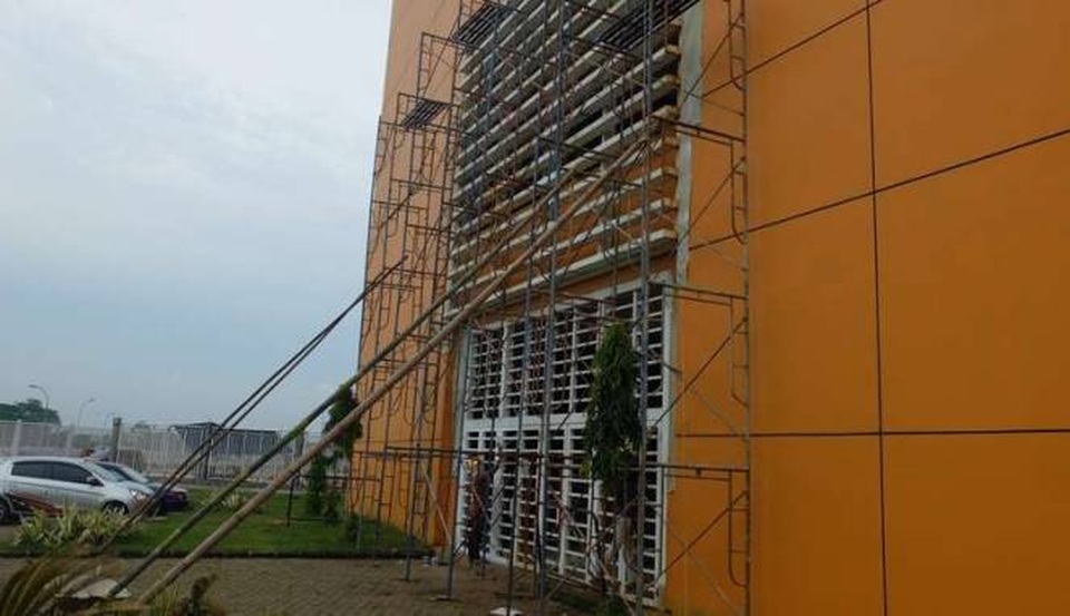 Sân Pakansari ngổn ngang trước đại chiến Indonesia - Việt Nam - 3 Sân Pakansari ngổn ngang trước đại chiến Indonesia - Việt Nam - 3