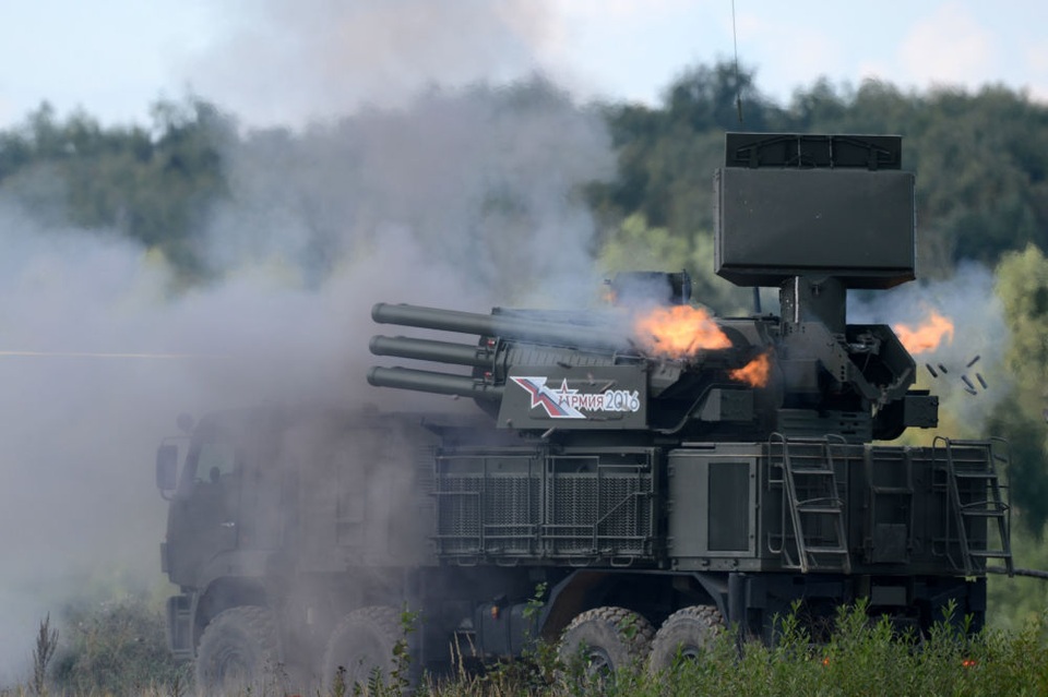 Những vũ khí uy lực nhất của quân đội Nga - 12
Pantsir-S1 là hệ thống phòng không của Nga, được thiết kế để tấn công các máy bay chiến đấu và tên lửa hành trình của đối phương.
