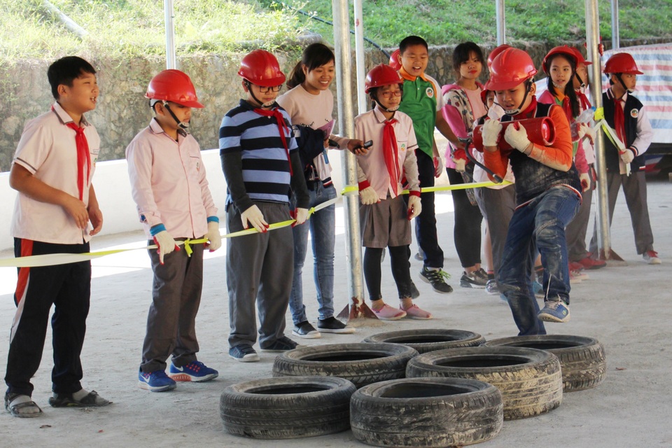 "Thót tim" với trải nghiệm làm lính cứu hỏa của học sinh tiểu học - 12 "Thót tim" với trải nghiệm làm lính cứu hỏa của học sinh tiểu học - 12