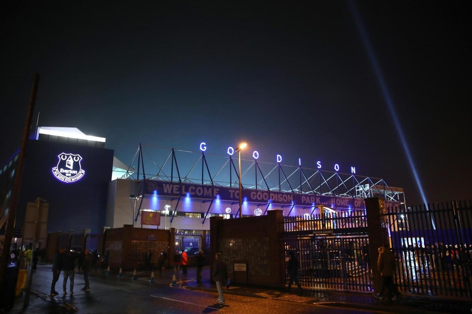 Nhìn lại thất bại cay đắng của Arsenal trên sân Everton - 1
Everton rực rỡ trước giờ bóng lăn, đội chủ nhà đang cố gắng kiếm tìm ba điểm để cải thiện thứ hạng