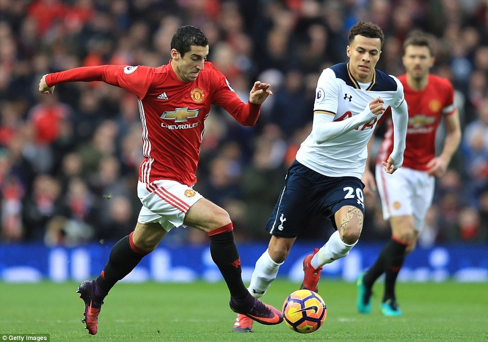 Nhìn lại chiến thắng quan trọng của MU trước Tottenham - 1
Mkhitaryan có trận xuất phát thứ hai ở Premier League, phong độ của tiền vệ người Armenia gần đây rất xuất sắc
