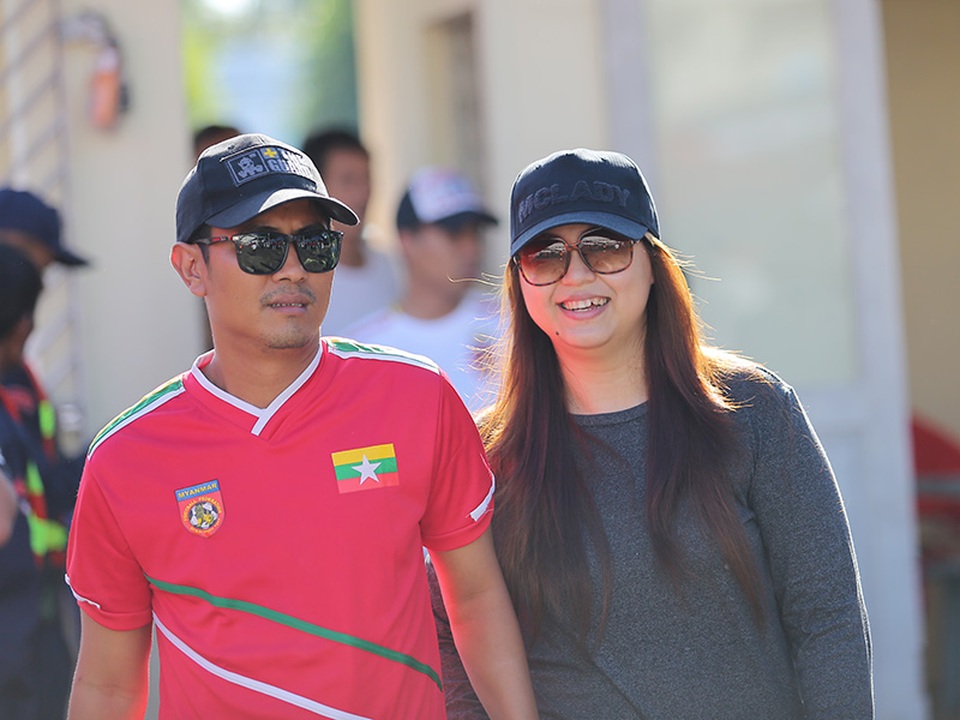 CĐV Myanmar ùn ùn kéo tới sân Thuwana tiếp lửa đội nhà - 14