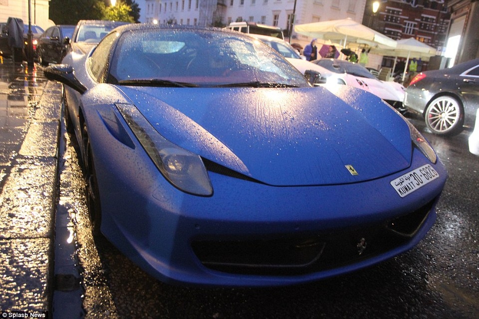 Những chiếc siêu xe đẹp ngỡ ngàng trong màu "áo" nhám - 6
Ferrari