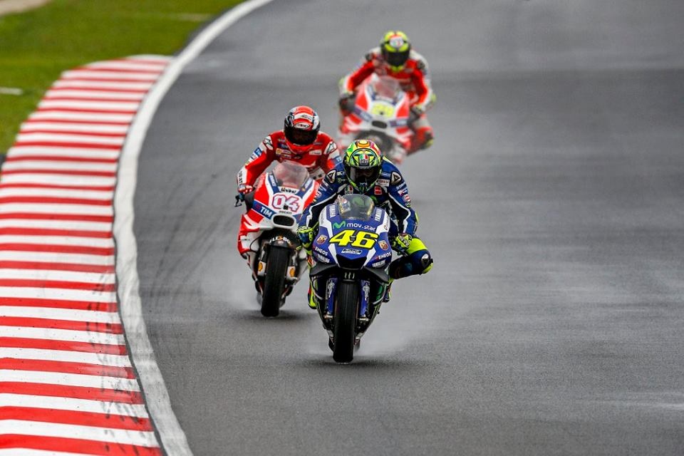 Chiến thắng ngọt ngào của Andrea Dovizioso - 5 Chiến thắng ngọt ngào của Andrea Dovizioso - 5