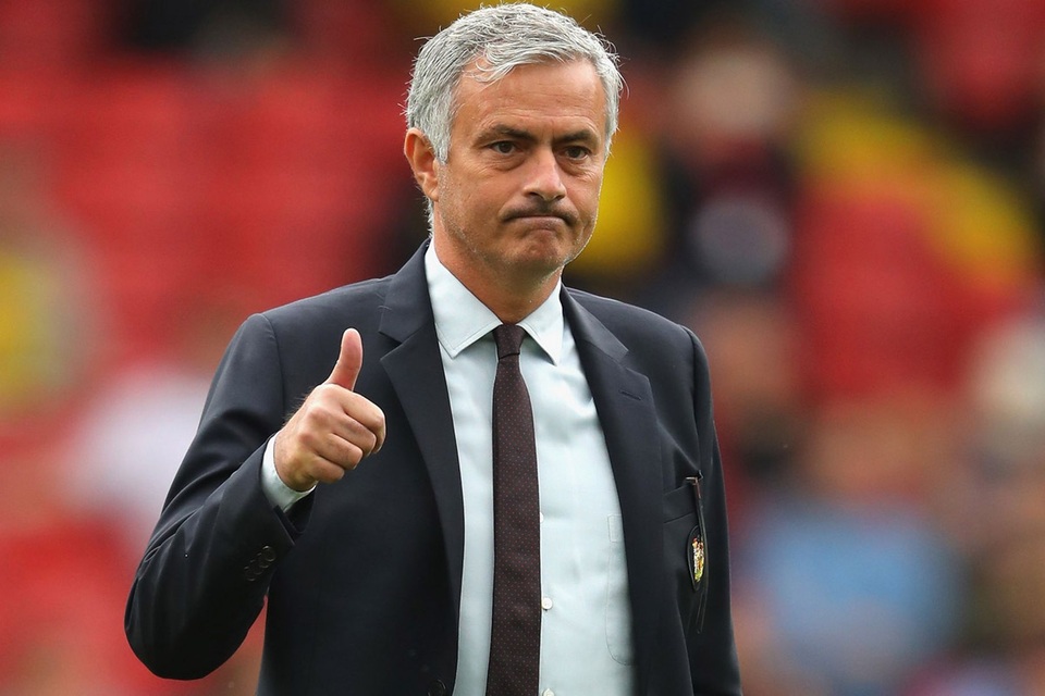 Nhìn lại trận thua mất mặt của MU trước Watford - 2
Mourinho đang chịu nhiều áp lực sau khi đội bóng của ông bị thua trận thứ hai liên tiếp