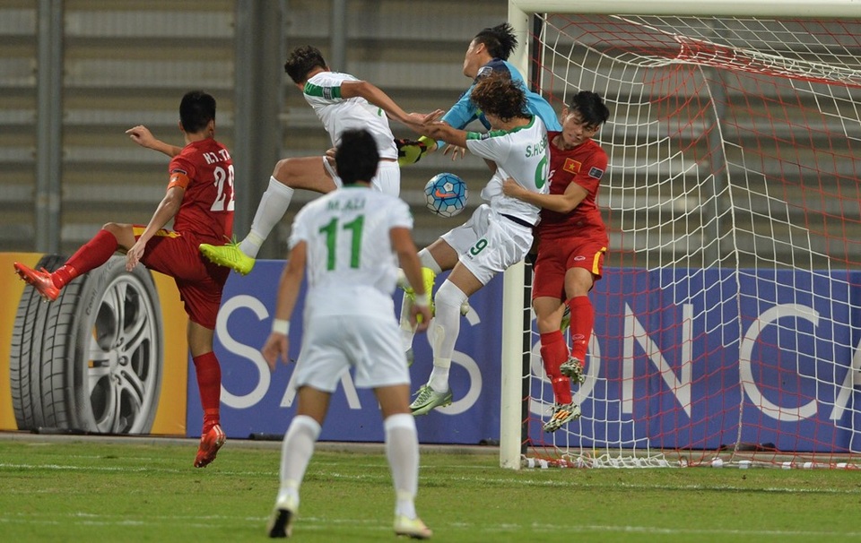 Chiếu chậm trận đấu kiên cường của U19 Việt Nam trước U19 Iraq - 5
Iraq sử dụng khá nhiều tình huống bóng bổng trong trận đấu này
