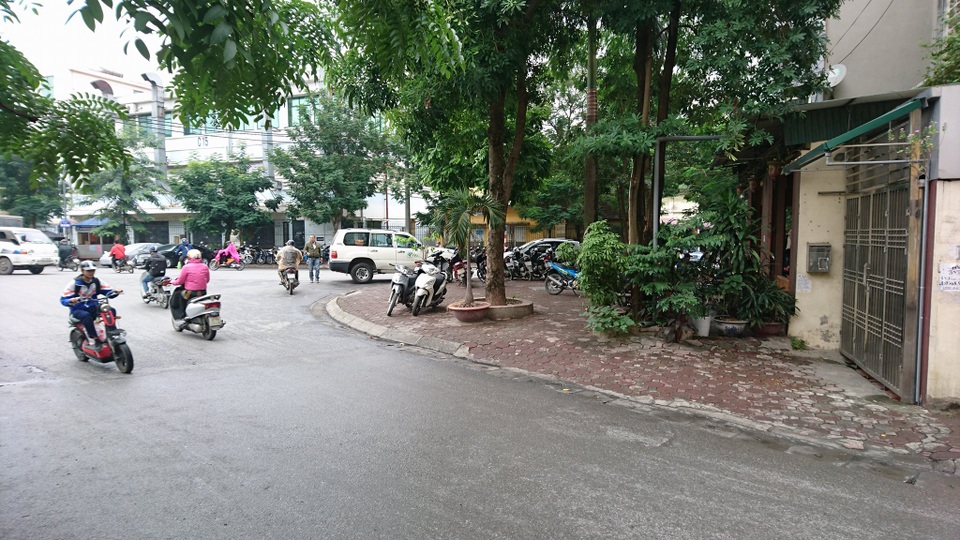 Nghi án cán bộ Sở Ngoại vụ đánh cụ ông: Con gái nạn nhân nói gì? - 1
Khu vực nơi ông K. bị đánh.