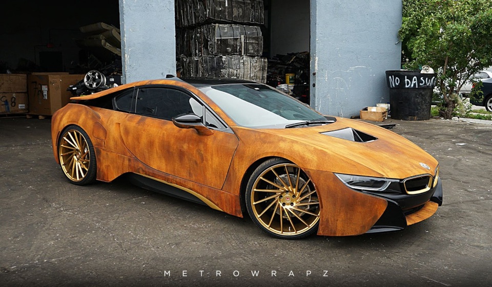 Một chiếc BMW i8 độ màu lạ - 8
BMW i8 nguyên bản tại Mỹ có giá bán khoảng 140.000 USD; còn phiên bản độ này không được tiết lộ giá.