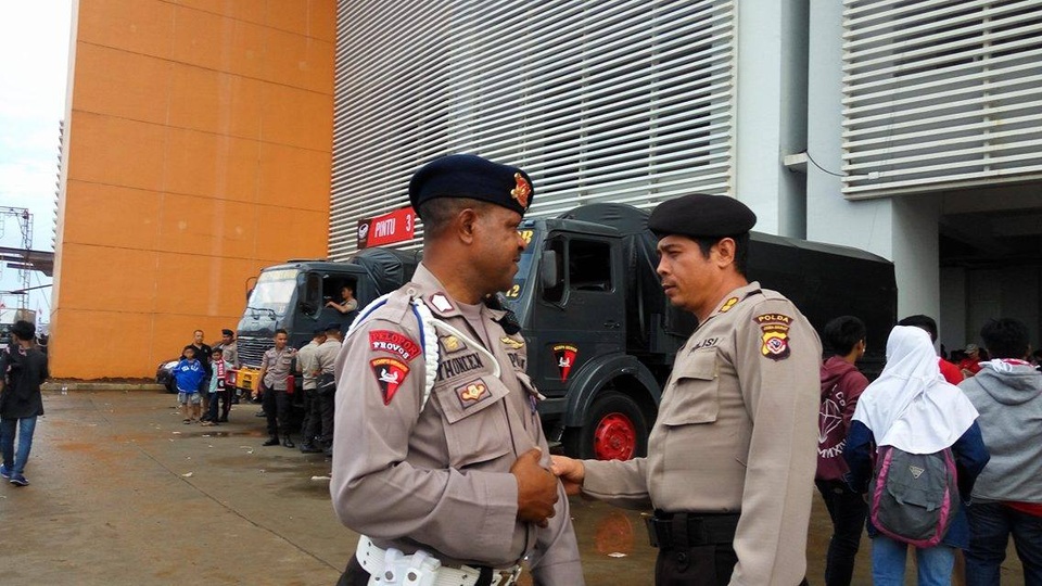 Phung phí nhiều cơ hội, đội tuyển Việt Nam thất bại trước Indonesia - 8
Công tác an ninh được nước chủ nhà Indonesia đảm bảo tối đa