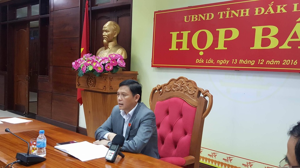 Vụ nổ tại Công an tỉnh: 6 chiến sĩ thương vong, không phải khủng bố - 2
Ông Nguyễn Tuấn Hà - Phó Chủ tịch UBND tỉnh Đăk Lăk - chủ trì buổi họp báo.