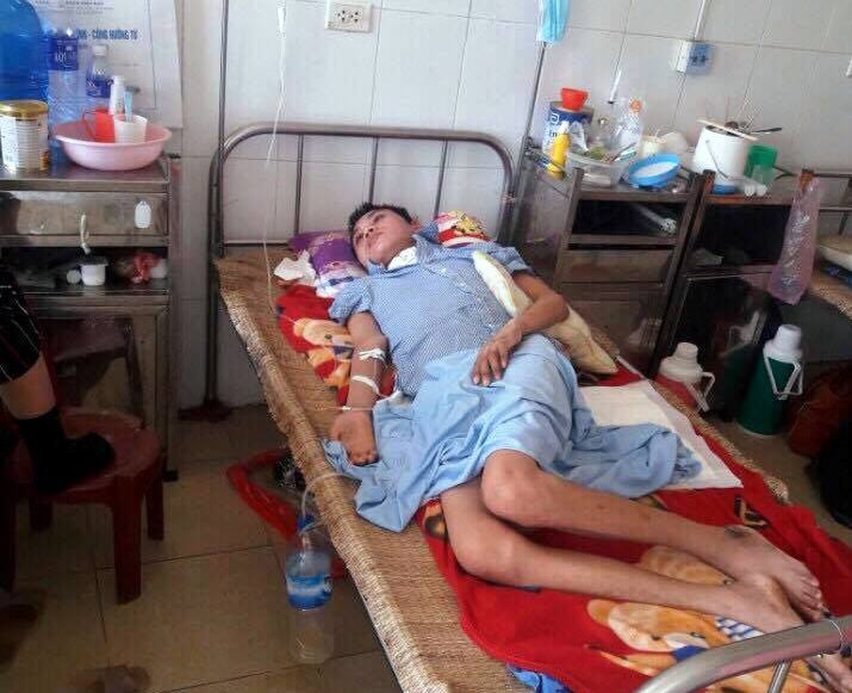 Thương xót chàng thanh niên bị tai nạn lao động nhiều lần phải bỏ viện về nhà - 2 Thương xót chàng thanh niên bị tai nạn lao động nhiều lần phải bỏ viện về nhà - 2