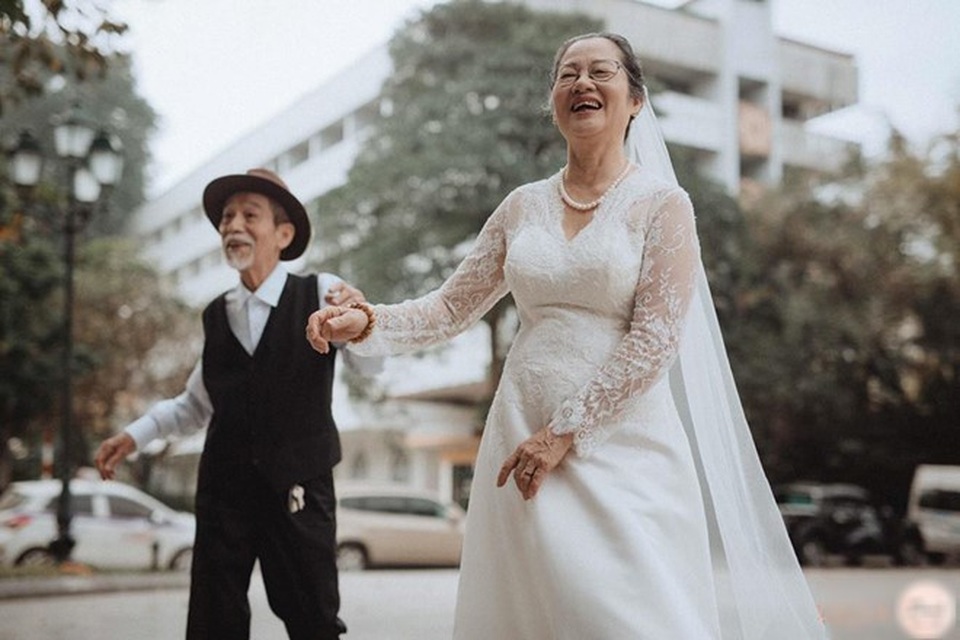 Bộ ảnh cưới gây sốt của vợ chồng nghệ sĩ U80 Mai Ngọc Căn - 4 Bộ ảnh cưới gây sốt của vợ chồng nghệ sĩ U80 Mai Ngọc Căn - 4