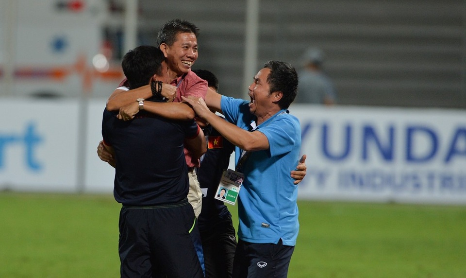 Chiếu chậm trận đấu kiên cường của U19 Việt Nam trước U19 Iraq - 10
Niềm vui của HLV Hoàng Anh Tuấn và ban huấn luyện U19 Việt Nam