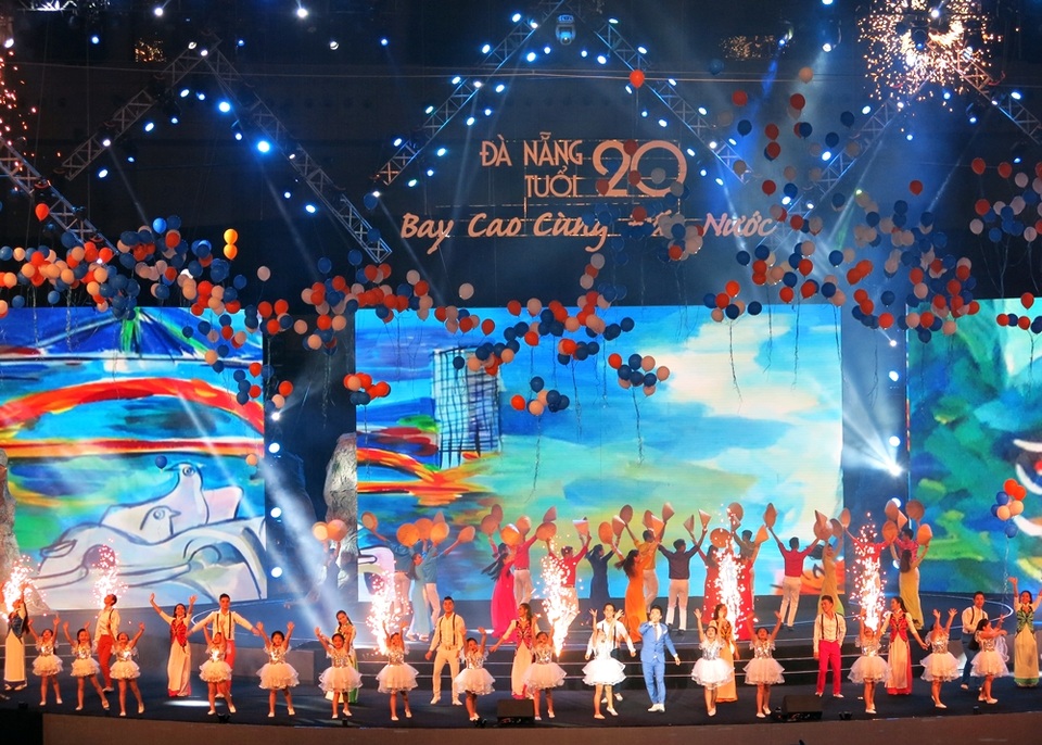 Các nghệ sĩ cùng ngợi ca thành phố trẻ, năng động bên dòng sông Hàn