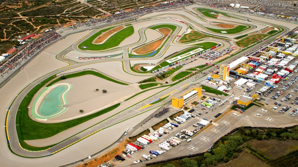 Nhìn lại mùa giải MotoGP 2016 - 1 18 chặng đua: Mùa giải MotoGP 2016 bắt đầu với chặng đua tại Qatar vào tháng 3/2016 và kết thúc với chặng đua tại Valencia vào tháng 11/2016. 18 chặng đua đã được diễn ra trên 14 quốc gia.