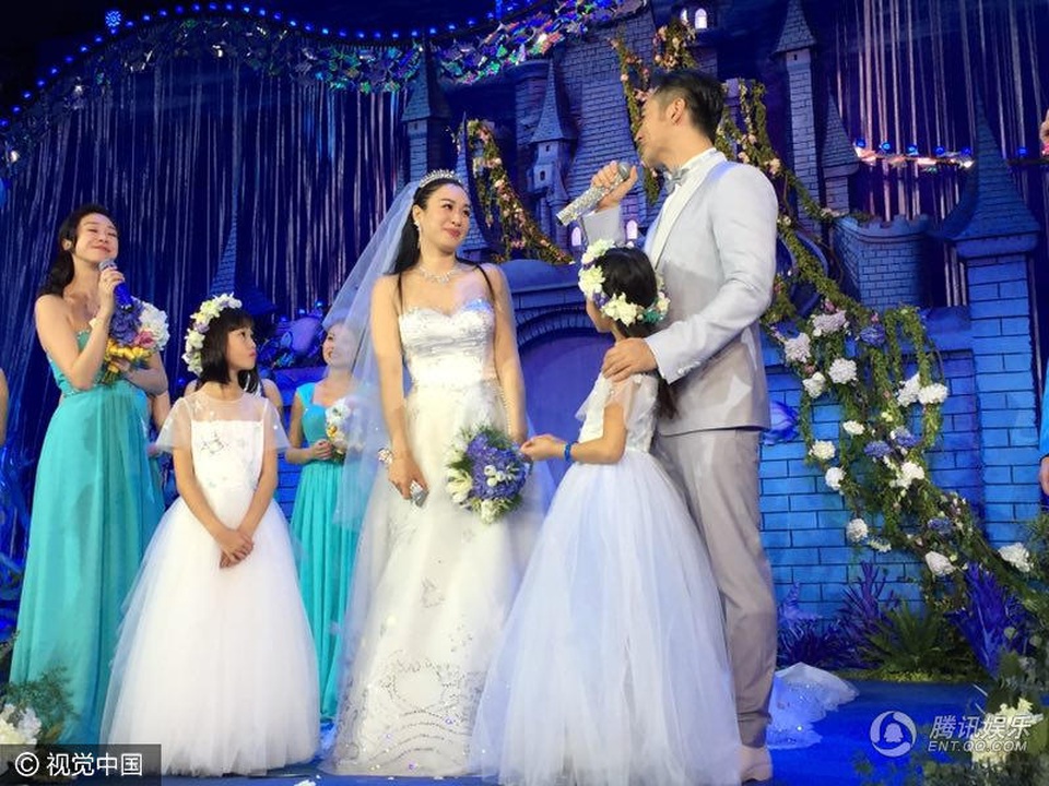 Chung Lệ Đề và chồng trẻ đi nghỉ trăng mật sau đám cưới hoành tráng - 8
Cả ba cô con gái đều xuất hiện trong đám cưới của Chung Lệ Đề và Trương Luân Thạc.