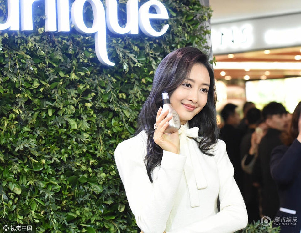 "Người thứ ba" Vương Âu lên tiếng về mối quan hệ với Lưu Khải Uy - 3
Vương Âu phủ nhận cô có quan hệ tình cảm với Lưu Khải Uy và giải thích chỉ xem anh là đồng nghiệp.