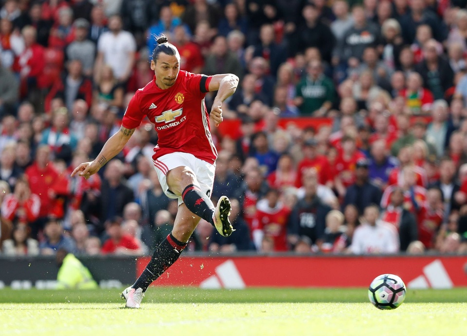 Nhìn lại trận hòa thất vọng của MU trước Stoke - 9
Ibra dứt điểm nhiều, nhưng hiệu quả lại không cao