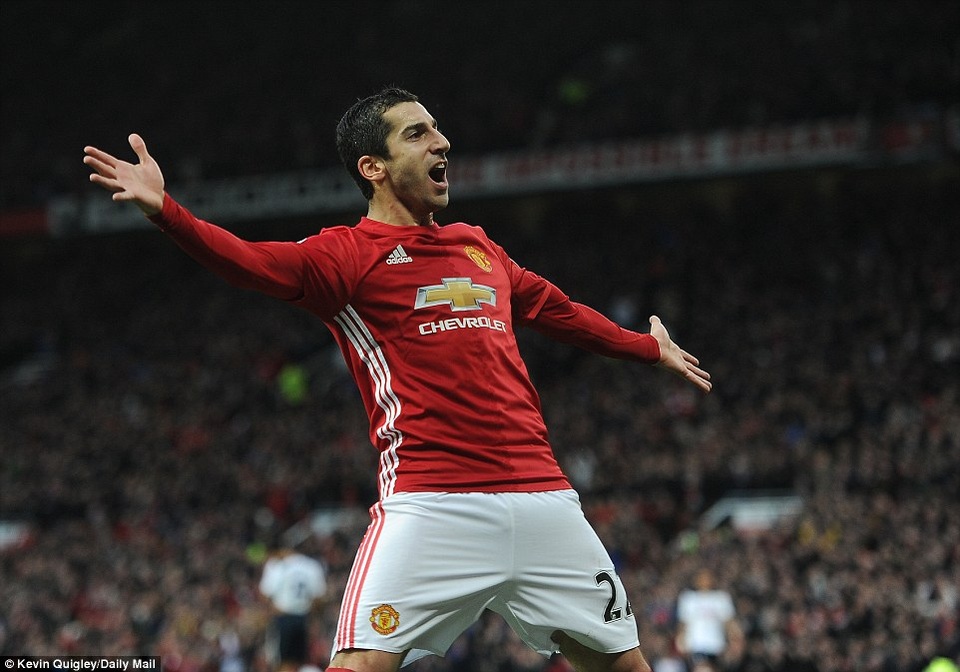 Nhìn lại chiến thắng quan trọng của MU trước Tottenham - 7
Niềm vui của Mkhitaryan sau khi có bàn thắng đầu tiên ở Premier League