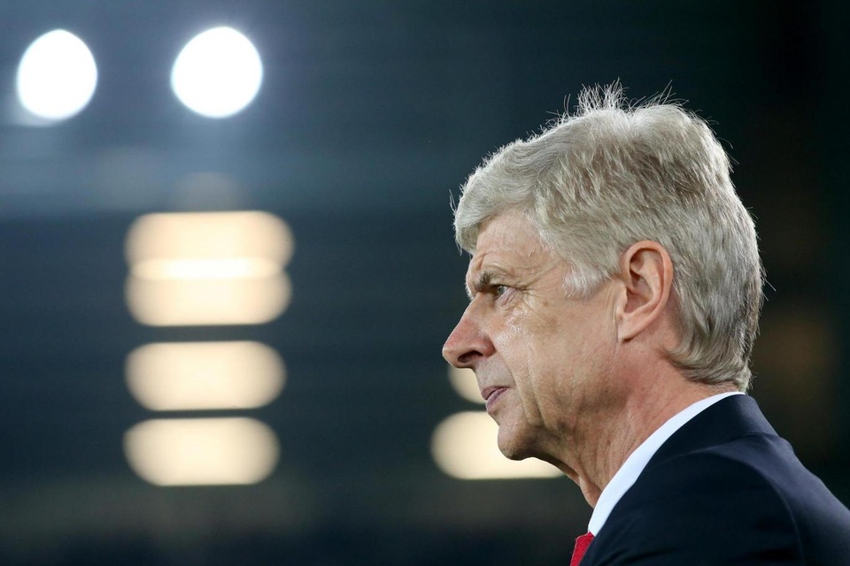 Nhìn lại thất bại cay đắng của Arsenal trên sân Everton - 7
Nét khắc khổ của Wenger khi chứng kiến học trò thi đấu thiếu thanh thoát