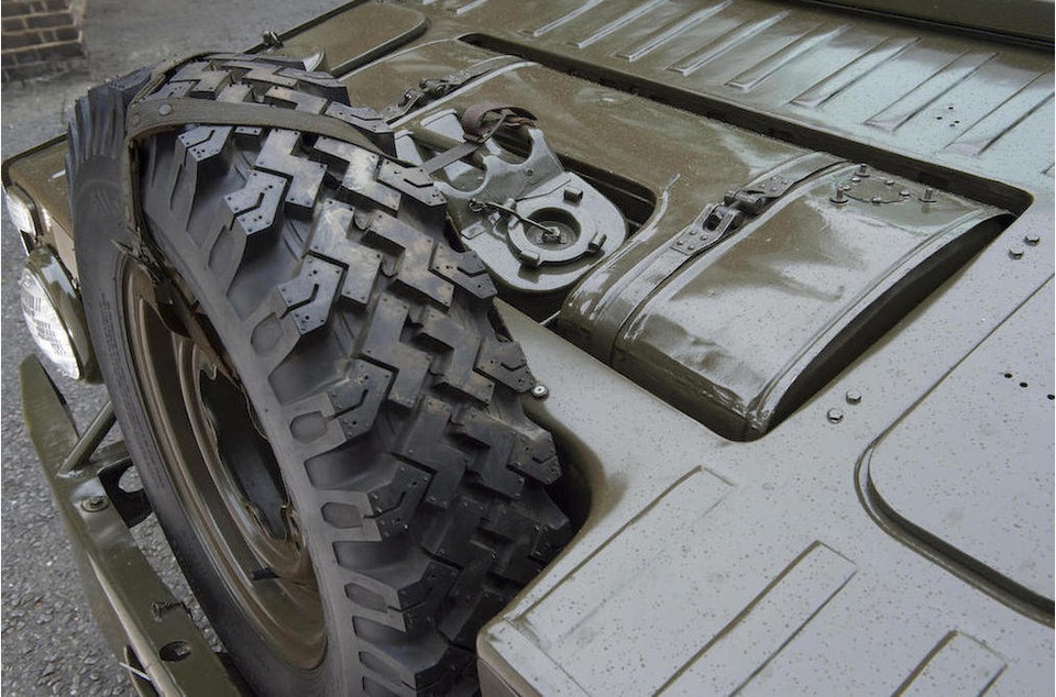 Cận cảnh chiếc xe quân sự hiếm thấy của Porsche - 13