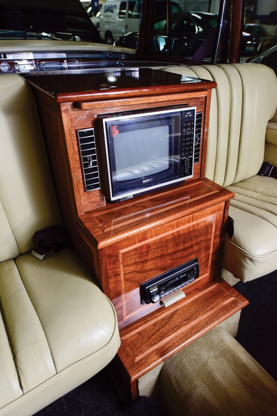 Chiêm ngưỡng hàng hiếm Mercedes-Benz 600 Pullman 1968 - 11 Chiêm ngưỡng hàng hiếm Mercedes-Benz 600 Pullman 1968 - 11