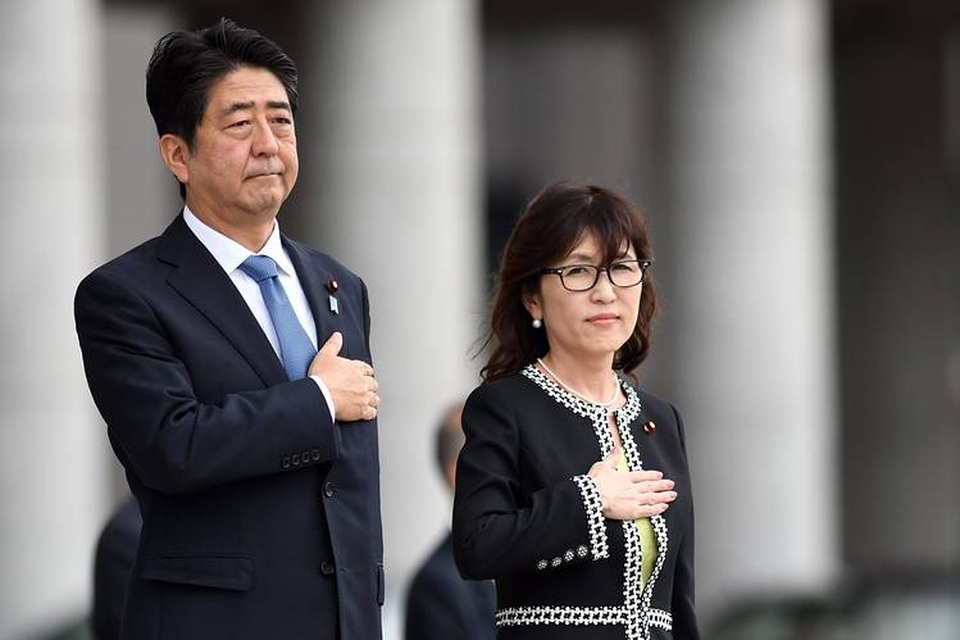 Bóng hồng quyền lực tại Bộ Quốc phòng Nhật Bản "ra mắt" Washington - 2
Thủ tướng Abe và Bộ trưởng Inada (Ảnh: EPA)