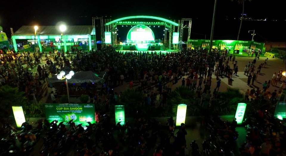 Bóng đá mang lễ hội đến Nha Trang - 2