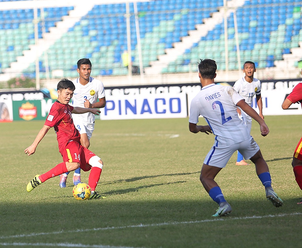Việt Nam 1-0 Malaysia: Trọng Hoàng tỏa sáng - 3
Xuân Trường đang chơi tuyệt vời trong vai trò nhạc trưởng