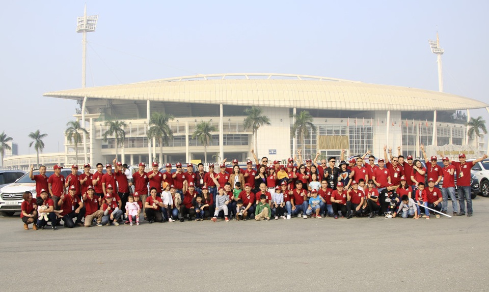 
Trải qua 3 năm hoạt động, CLB Fe-Club hiện đang duy trì hoạt động chính trên Facebook với số lượng thành viên lên tới hơn 5.000 thành viên và không ngừng tăng thêm. CLB không chỉ có những hoạt động về xe mà đi kèm đó là những chương trình thiện nguyện, offline đóng góp cho xã hội, chứng tỏ sức phát triển mạnh mẽ và bền vững.
