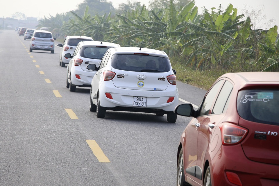 Grand i10 Club Việt Nam - Kết nối yêu thương - 2
Mặc dù số lượng xe khá nhiều, di chuyển trên một quãng đường dài nhưng với sự sắp xếp của BTC, cùng ý thức tham gia an toàn giao thông nên đoàn xe tạo nên một hình ảnh đẹp trên mỗi cung đường đi qua.