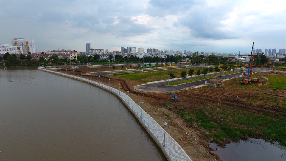Sacomreal “mở lối” xâm nhập thị trường phía Bắc - 2
Hơn 500 m bờ sông và 90% tiện ích nội khu dự án Jamona Golden Silk đã hoàn thiện.
