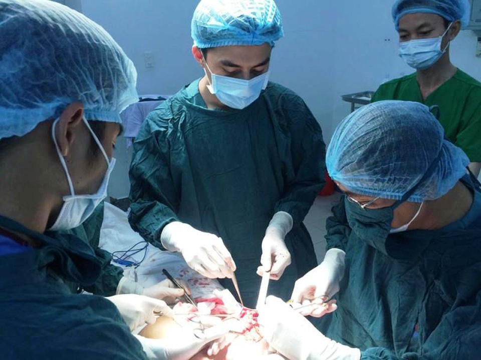 Ôm hận khi chi hàng trăm triệu “xuất ngoại” sửa mũi - 3 Bệnh viện Trưng Vương thường xuyên tiếp nhận các ca biến chứng do làm đẹp bằng dao kéo