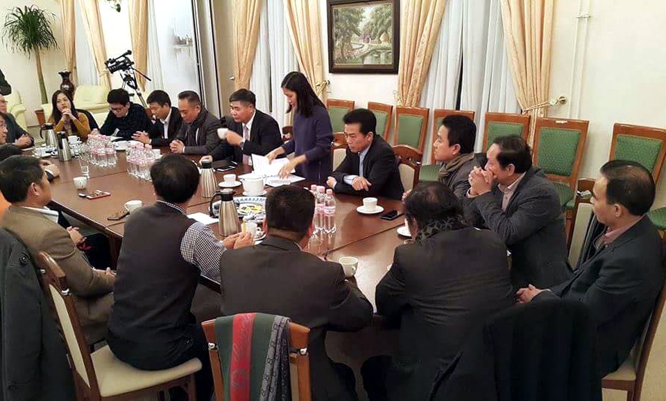 Đại sứ quán Việt Nam tại Đức họp chuẩn bị Tết cho bà con kiều bào - 2 Đại diện các tổ chức, hội đoàn đóng góp ý kiến tổ chức chương trình đón Tết Đinh Dậu.