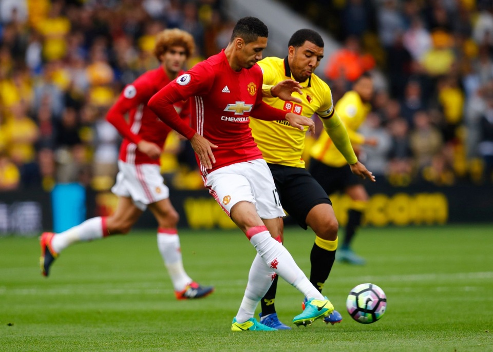 Nhìn lại trận thua mất mặt của MU trước Watford - 6
Smalling có trận đầu tiên đá chính cùng MU ở Premier League