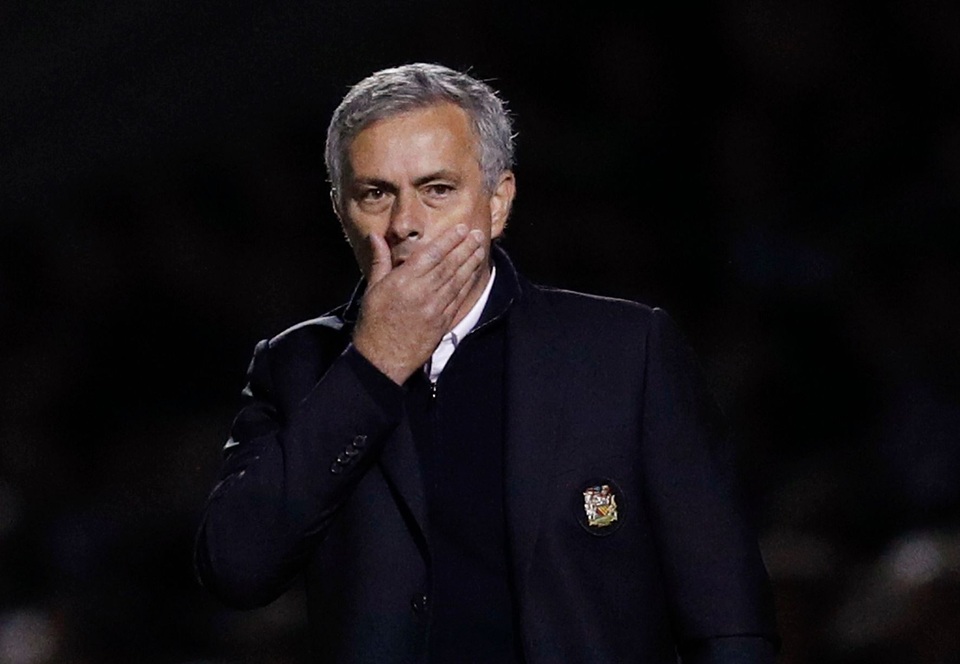 Nhìn lại chiến thắng của MU trước Northampton - 11
Mourinho chết lặng khi đội bóng của ông bị gỡ hòa