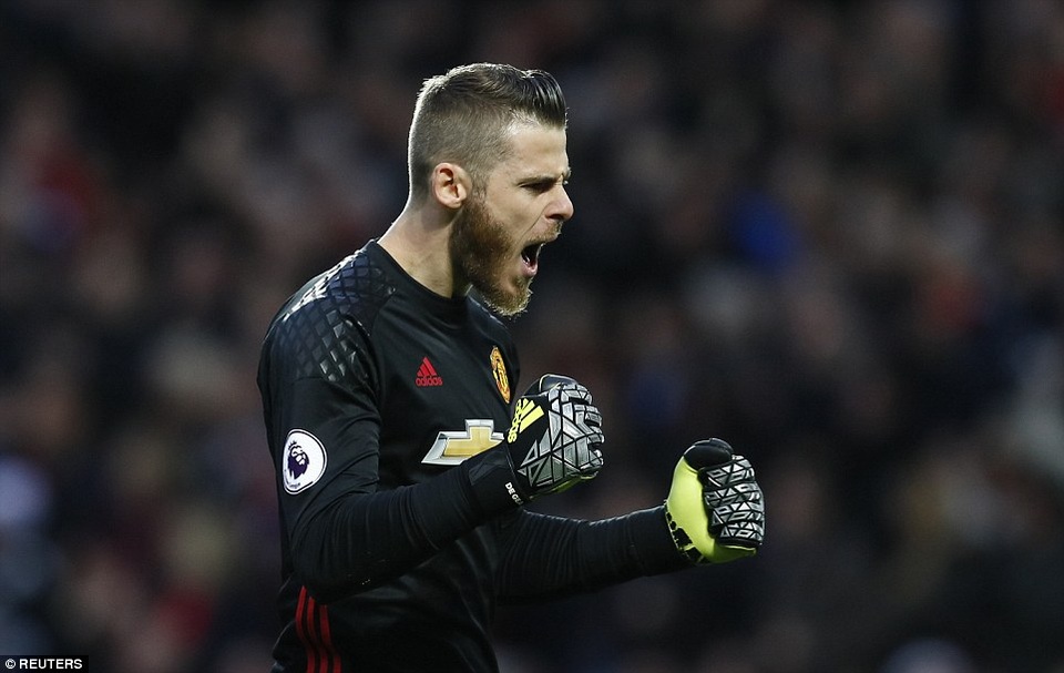Nhìn lại chiến thắng quan trọng của MU trước Tottenham - 8
De Gea ăn mừng sau khi các đồng đội lập công