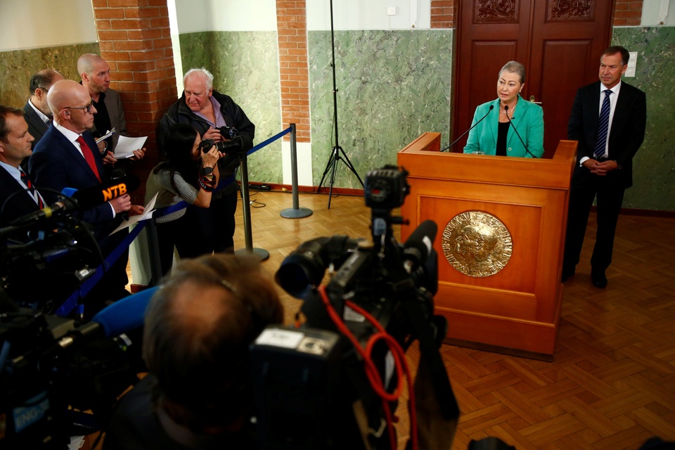 Tổng thống Colombia giành giải Nobel Hòa bình 2016 - 2
Bà Kaci Kullmann Five, chủ tịch ủy ban giải thưởng Nobel Hòa bình, công bố người chiến thắng tại thủ đô Oslo (Na Uy) trước sự chứng kiến của đông đảo báo giới (Ảnh: Reuters)