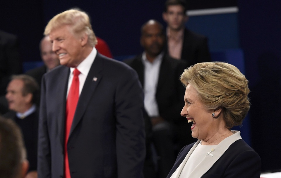 Khán giả 6 lần phá vỡ nguyên tắc trong cuộc "đấu khẩu" Clinton - Trump - 1
Ông Trump và bà Clinton trong cuộc tranh luận (Ảnh: Reuters)