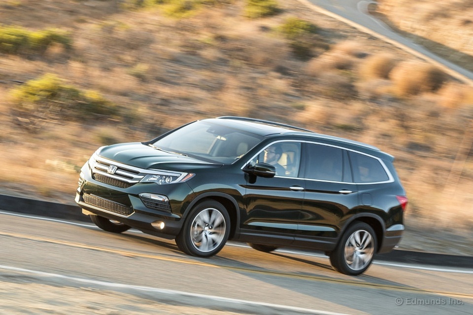 Nhà giàu Mỹ mua xe gì? - 8
8. Honda Pilot: Lại là một mẫu SUV 7 chỗ và là đối thủ trực tiếp của Toyota Highlander.