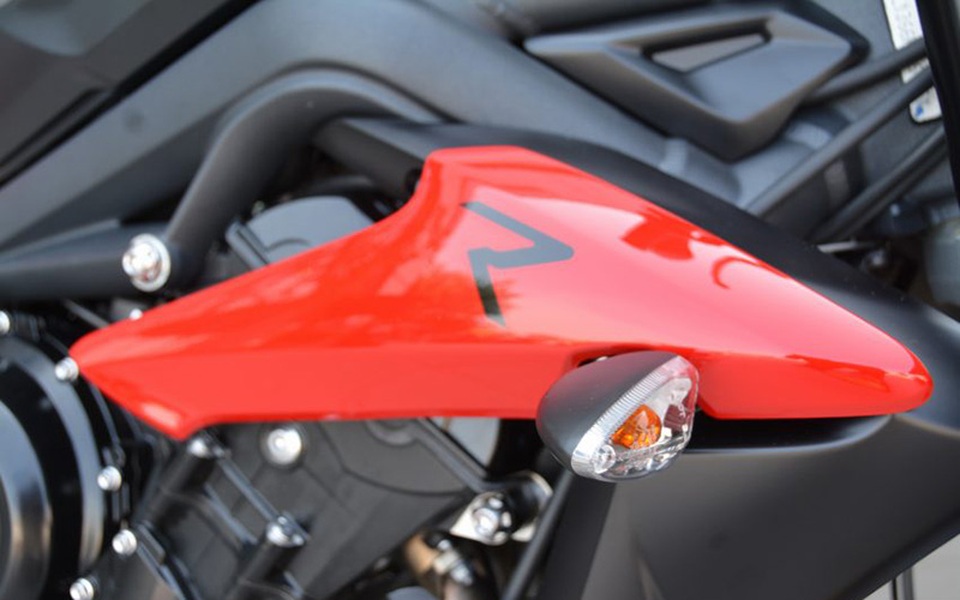 Triumph Street Triple 765 - Người thay thế đã tới - 14
