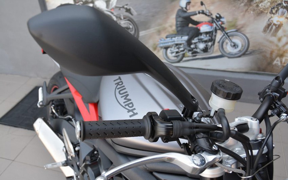Triumph Street Triple 765 - Người thay thế đã tới - 15