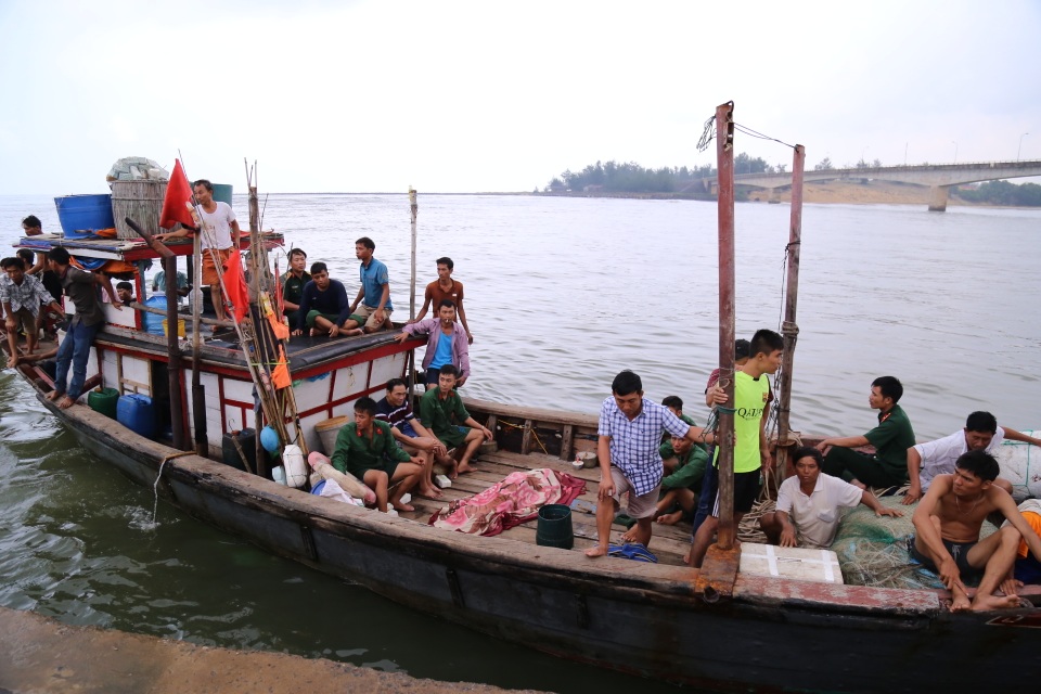Tàu chìm gần đảo Cồn Cỏ, 44 người gặp nạn - 3 Tàu chìm gần đảo Cồn Cỏ, 44 người gặp nạn - 3
