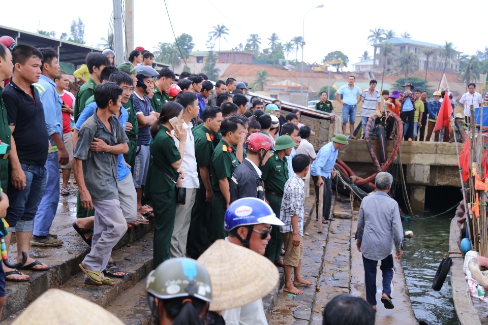 Tàu chìm gần đảo Cồn Cỏ, 44 người gặp nạn - 4 Tàu chìm gần đảo Cồn Cỏ, 44 người gặp nạn - 4