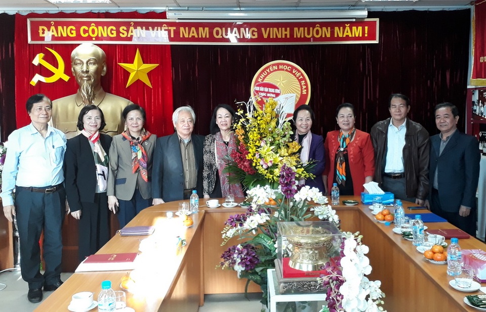 Ủy viên Bộ Chính trị Trương Thị Mai đến thăm và làm việc với TW Hội Khuyến học Việt Nam - 2 Ủy viên Bộ Chính trị Trương Thị Mai đến thăm và làm việc với TW Hội Khuyến học Việt Nam - 2