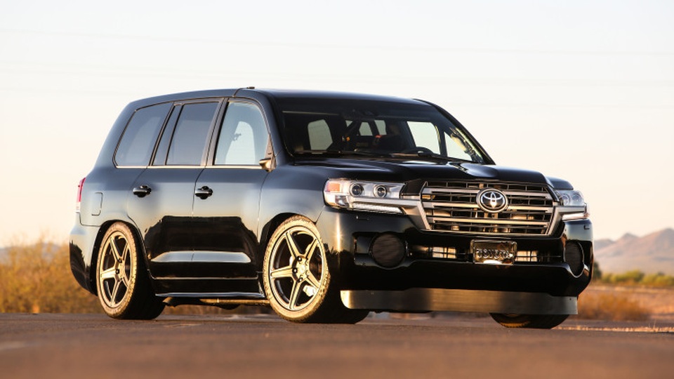 Land Cruiser có thể mạnh hơn cả Bentley Bentayga - 2 Land Cruiser có thể mạnh hơn cả Bentley Bentayga - 2